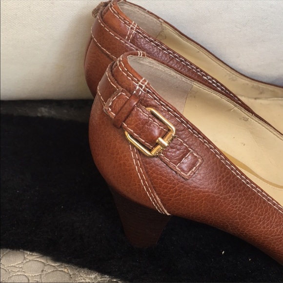 RALPH LAUREN | Brown Leather Gold Detail Heels - Picture 3 of 8